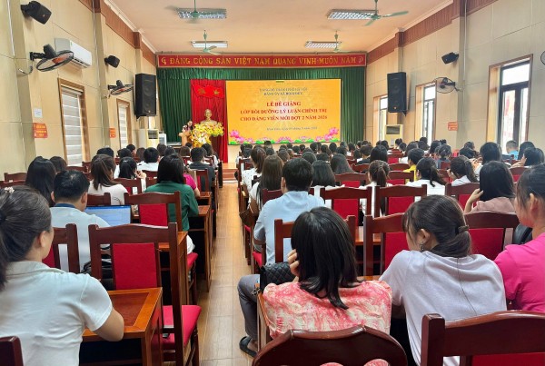 Đảng ủy xã Hoài Đức bế giảng Lớp bồi dưỡng lý luận chính trị dành cho Đảng viên mới đợt 2/2026