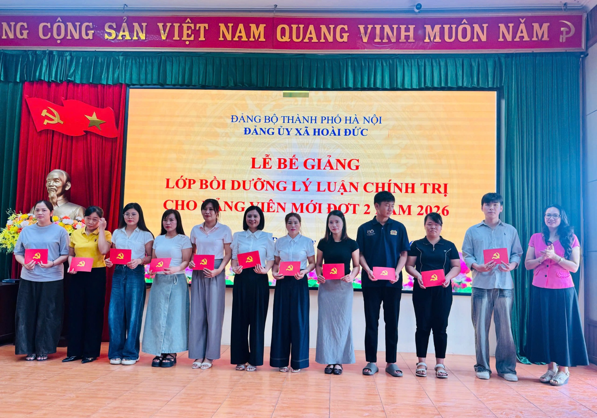 Đảng ủy xã Hoài Đức bế giảng Lớp bồi dưỡng lý luận chính trị dành cho Đảng viên mới đợt 2/2026
