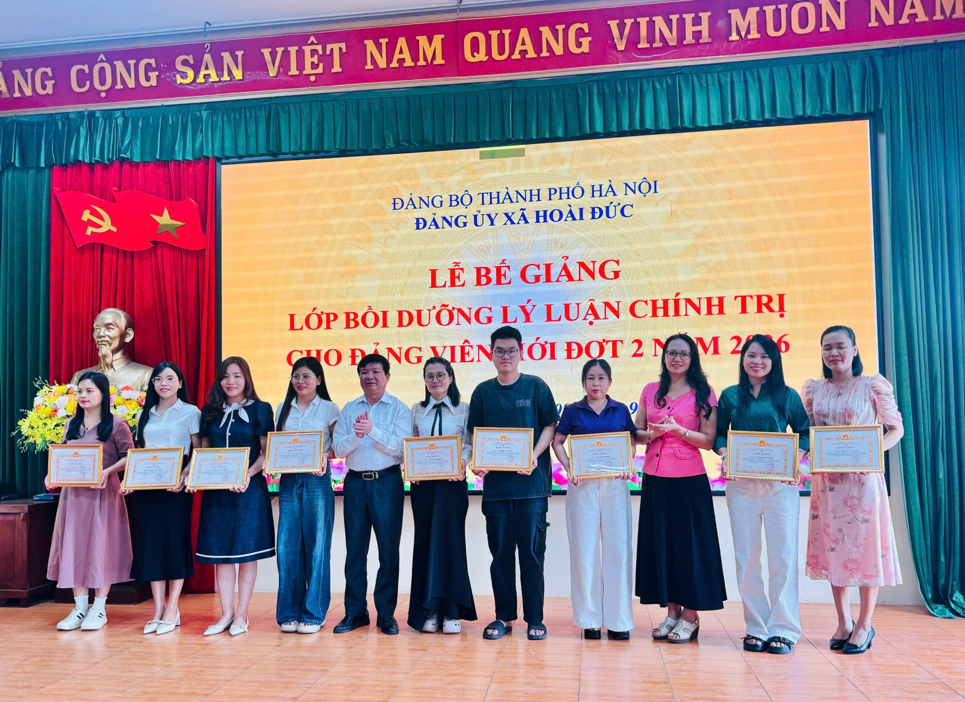 Đảng ủy xã Hoài Đức bế giảng Lớp bồi dưỡng lý luận chính trị dành cho Đảng viên mới đợt 2/2026