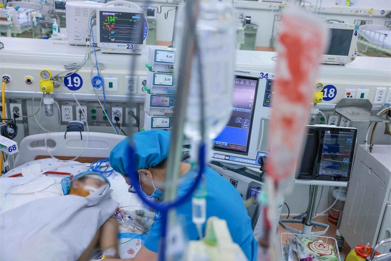 Người có bệnh nền cần cẩn trọng khi mắc sốt xuất huyết Dengue Người có bệnh nền cần cẩn trọng khi mắc sốt xuất huyết Dengue
