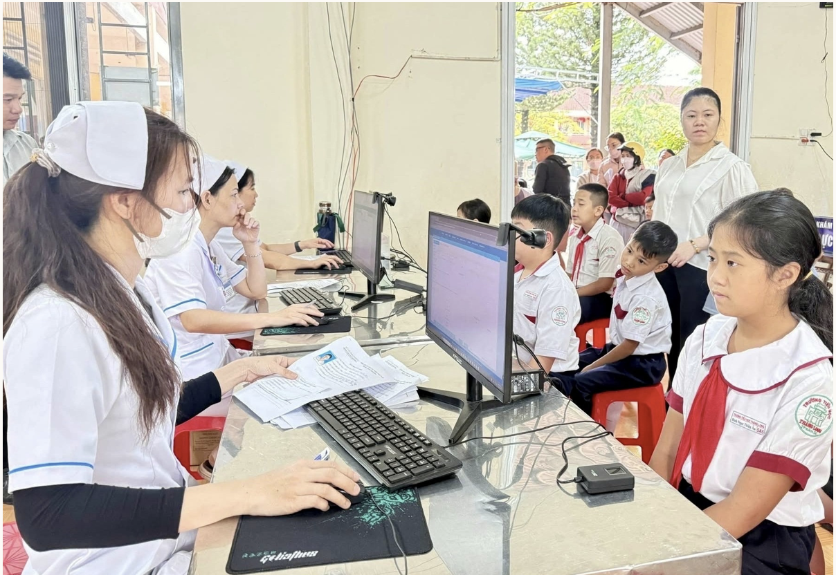 Khám sức khỏe định kỳ miễn phí cho học sinh tại khu vực Bảo Lộc