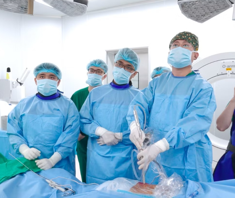 Mổ trượt đốt sống nhờ nội soi một cổng Mổ trượt đốt sống nhờ nội soi một cổng