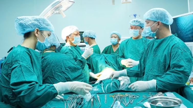 Chuyển giao kỹ thuật Ngoại lồng ngực, thêm cơ hội điều trị bệnh phổi ngay tại tuyến tỉnh Chuyển giao kỹ thuật Ngoại lồng ngực, thêm cơ hội điều trị bệnh phổi ngay tại tuyến tỉnh