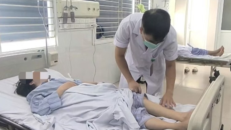 Sốt xuất huyết dễ nhầm cảm sốt, người có bệnh nền cần đặc biệt lưu ý
