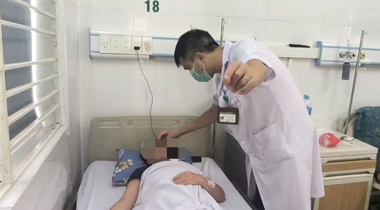 Sốt xuất huyết dễ nhầm cảm sốt, người có bệnh nền cần đặc biệt lưu ý Sốt xuất huyết dễ nhầm cảm sốt, người có bệnh nền cần đặc biệt lưu ý