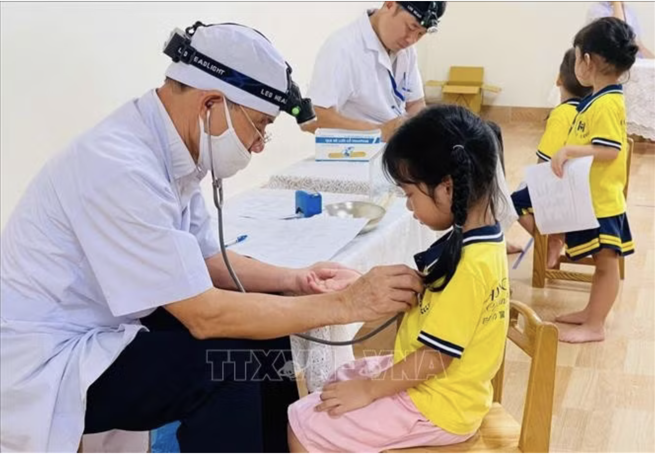 Đẩy nhanh việc khám sức khỏe toàn dân Đẩy nhanh việc khám sức khỏe toàn dân