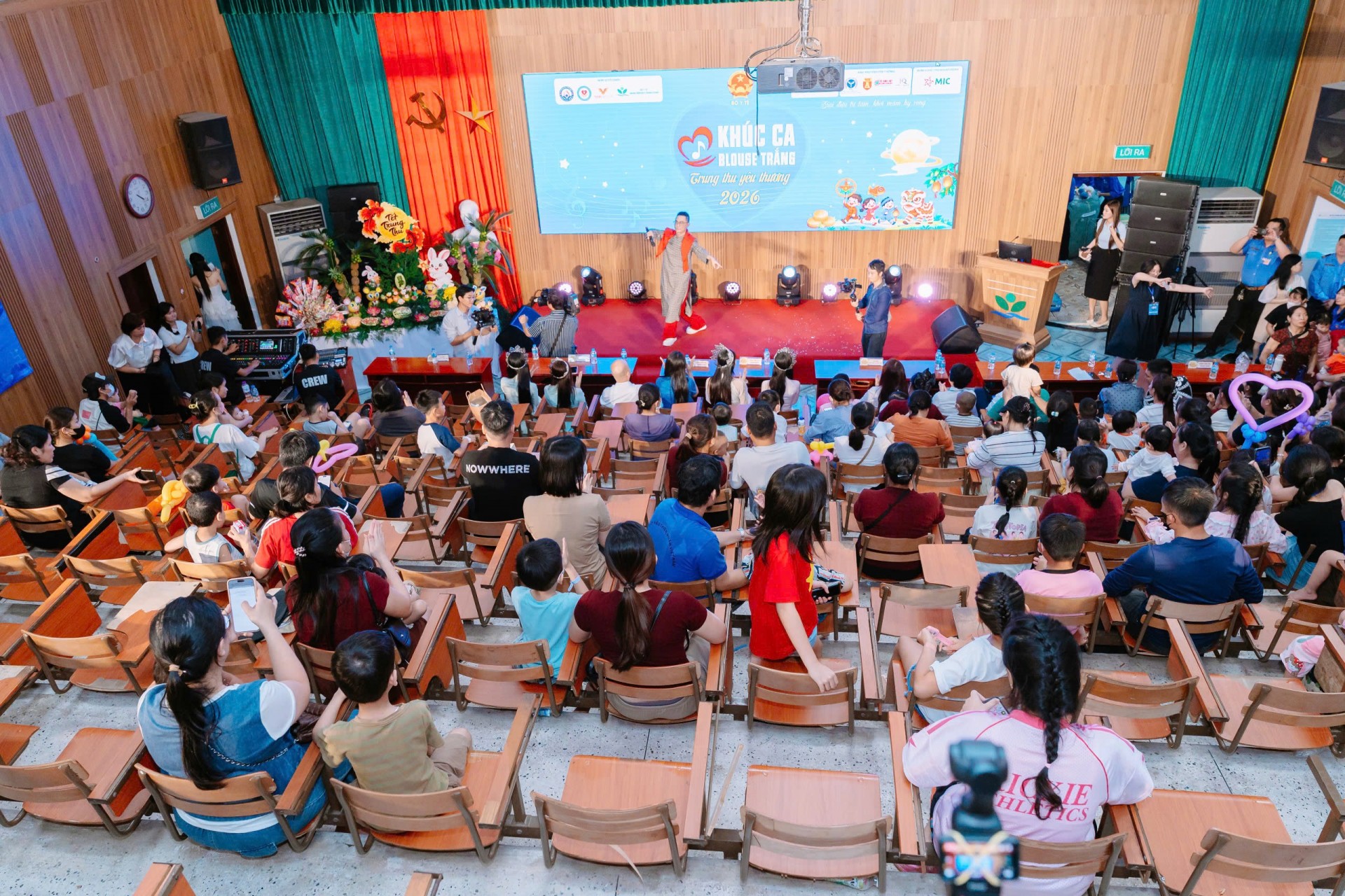 Rộn Ràng Và Ấm Áp Chương Trình Nghệ Thuật Thiện Nguyện “Khúc Ca Blouse Trắng – Trung Thu Yêu Thương 2026” Tại Bệnh Viện Nhi Trung Ương Rộn Ràng Và Ấm Áp Chương Trình Nghệ Thuật Thiện Nguyện “Khúc Ca Blouse Trắng – Trung Thu Yêu Thương 2026” Tại Bệnh Viện Nhi Trung Ương