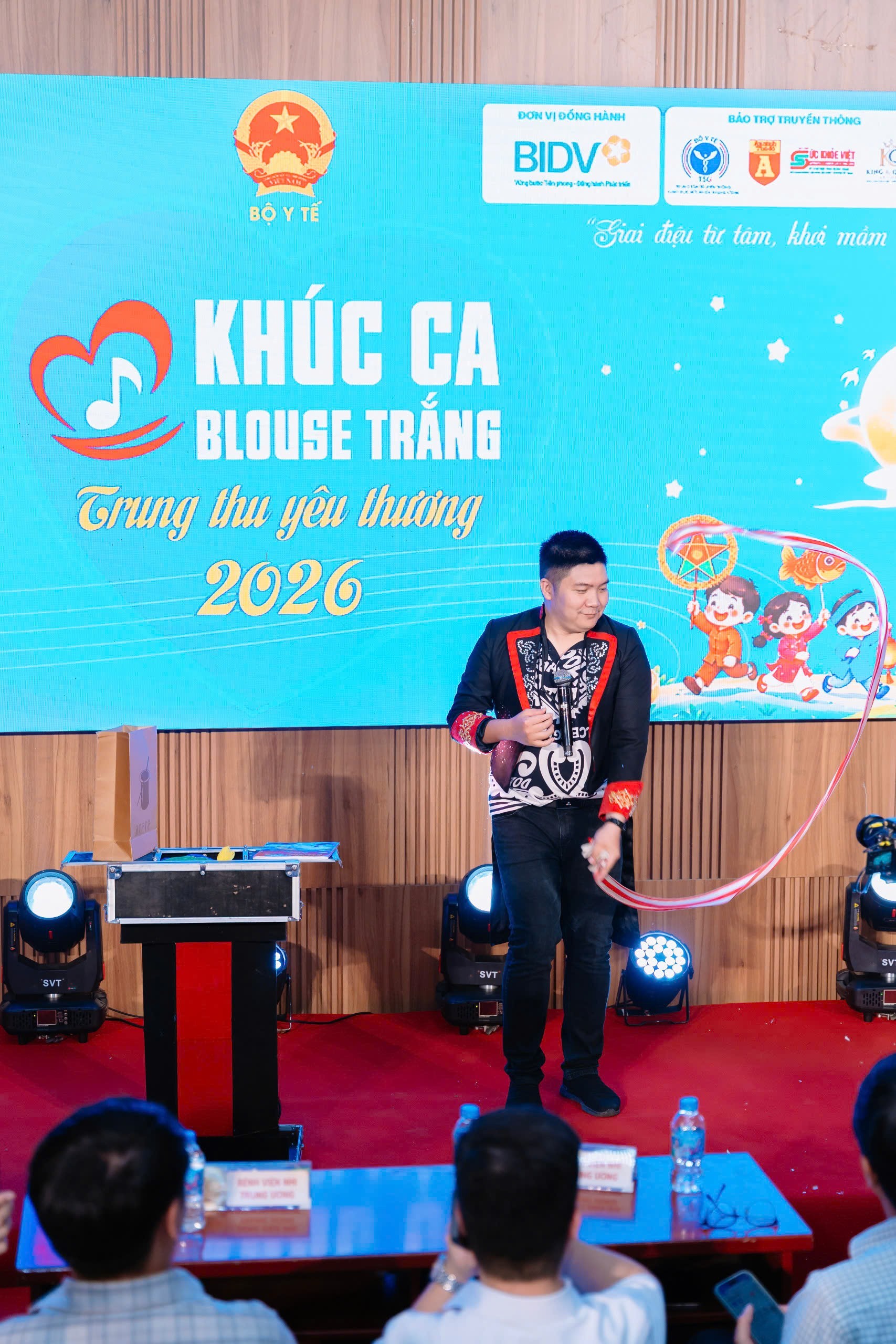 Rộn Ràng Và Ấm Áp Chương Trình Nghệ Thuật Thiện Nguyện “Khúc Ca Blouse Trắng – Trung Thu Yêu Thương 2026” Tại Bệnh Viện Nhi Trung Ương Rộn Ràng Và Ấm Áp Chương Trình Nghệ Thuật Thiện Nguyện “Khúc Ca Blouse Trắng – Trung Thu Yêu Thương 2026” Tại Bệnh Viện Nhi Trung Ương
