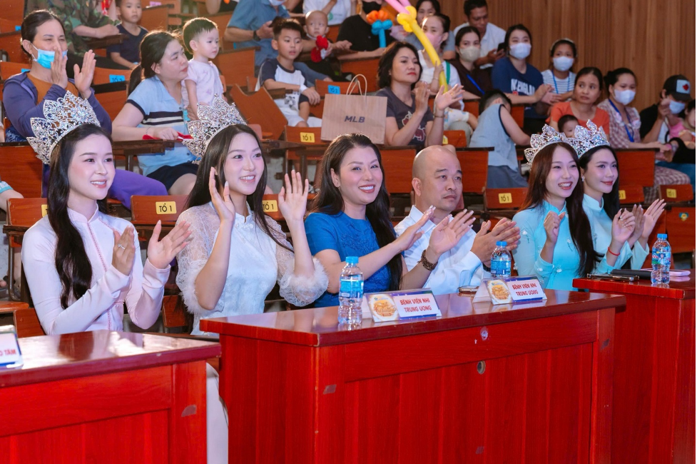 Rộn ràng và ấm áp Chương trình Nghệ thuật thiện nguyện “Khúc ca Blouse trắng – Trung thu yêu thương 2026” tại Bệnh viện Nhi Trung Ương Rộn ràng và ấm áp Chương trình Nghệ thuật thiện nguyện “Khúc ca Blouse trắng – Trung thu yêu thương 2026” tại Bệnh viện Nhi Trung Ương