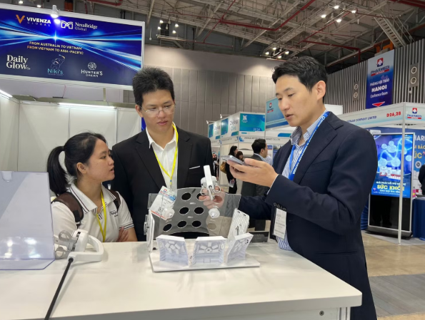 Hiện đại hóa ngành y để chăm sóc tốt hơn sức khỏe nhân dân Hiện đại hóa ngành y để chăm sóc tốt hơn sức khỏe nhân dân