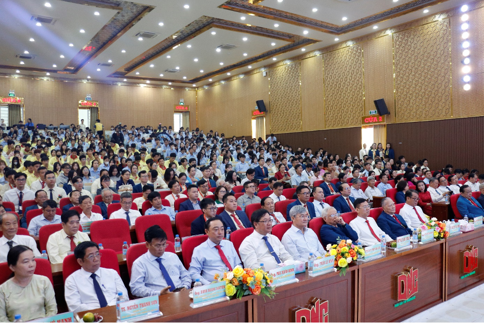 Trường đại học Nam Cần Thơ: Nỗ lực Đổi mới sáng tạo - Khai phóng - Liên ngành - Hội nhập - Phụng sự cộng đồng Trường đại học Nam Cần Thơ: Nỗ lực Đổi mới sáng tạo - Khai phóng - Liên ngành - Hội nhập - Phụng sự cộng đồng