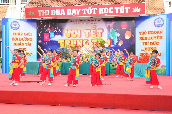 Rực rỡ và ấm áp chương trình “Vui Tết Trung thu 2026” tại Trường Tiểu học Tây Mỗ, Hà Nội