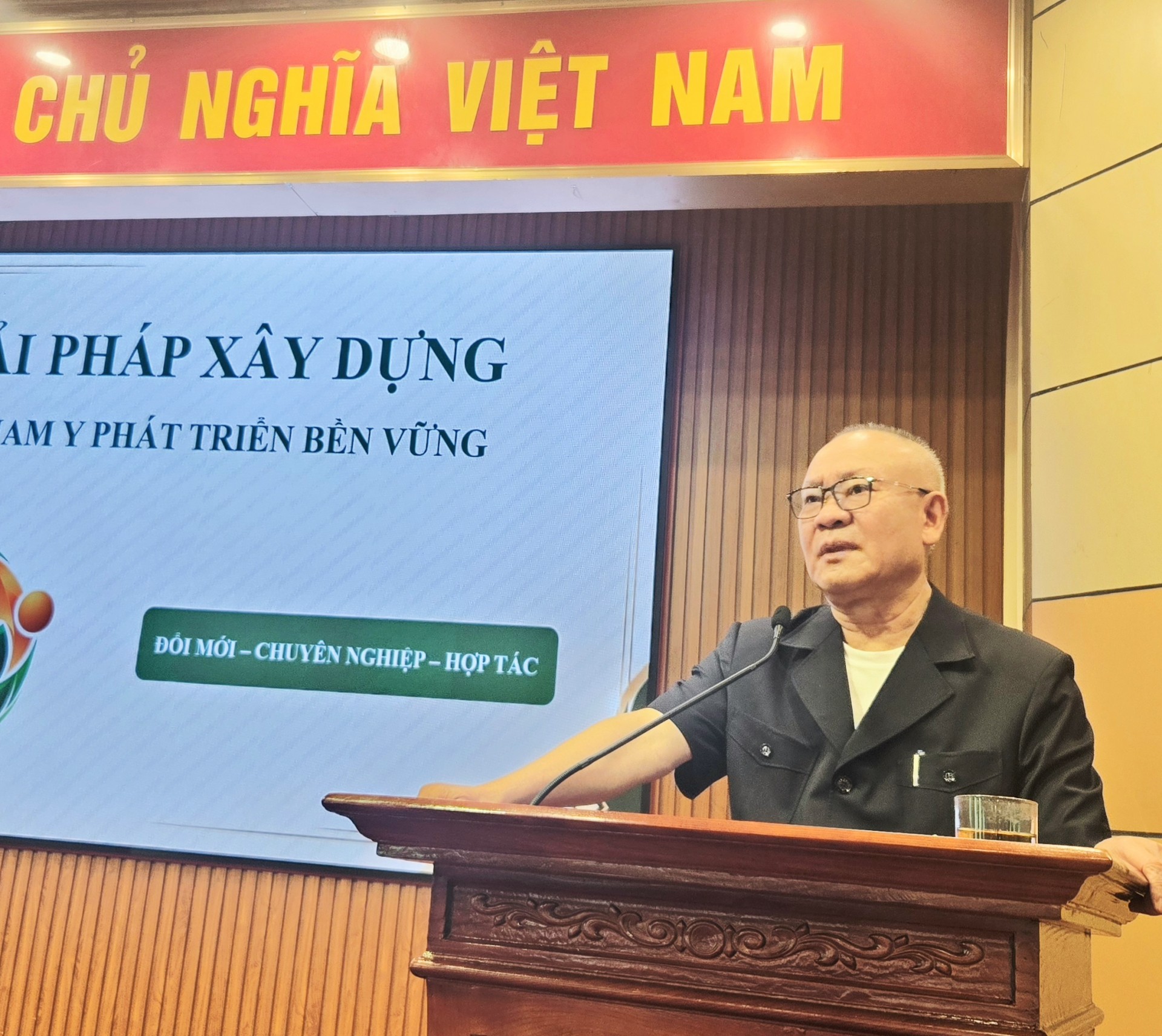Hội thảo Giải pháp xây dựng hệ thống Hội Nam Y Việt Nam: Nâng tầm y học cổ truyền trong kỷ nguyên vươn mình của dân tộc Hội thảo Giải pháp xây dựng hệ thống Hội Nam Y Việt Nam: Nâng tầm y học cổ truyền trong kỷ nguyên vươn mình của dân tộc