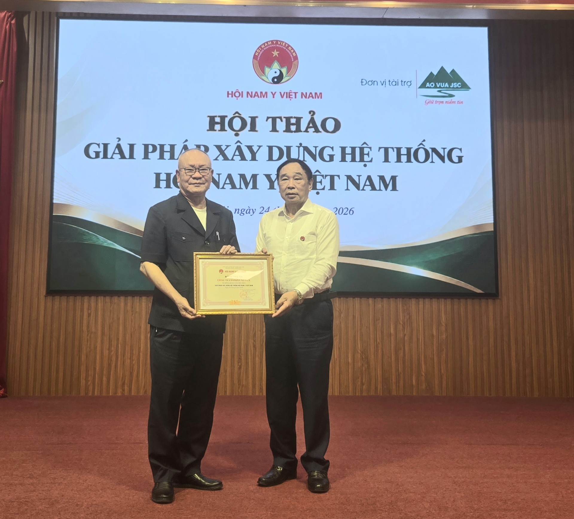 Hội thảo Giải pháp xây dựng hệ thống Hội Nam Y Việt Nam: Nâng tầm y học cổ truyền trong kỷ nguyên vươn mình của dân tộc Hội thảo Giải pháp xây dựng hệ thống Hội Nam Y Việt Nam: Nâng tầm y học cổ truyền trong kỷ nguyên vươn mình của dân tộc