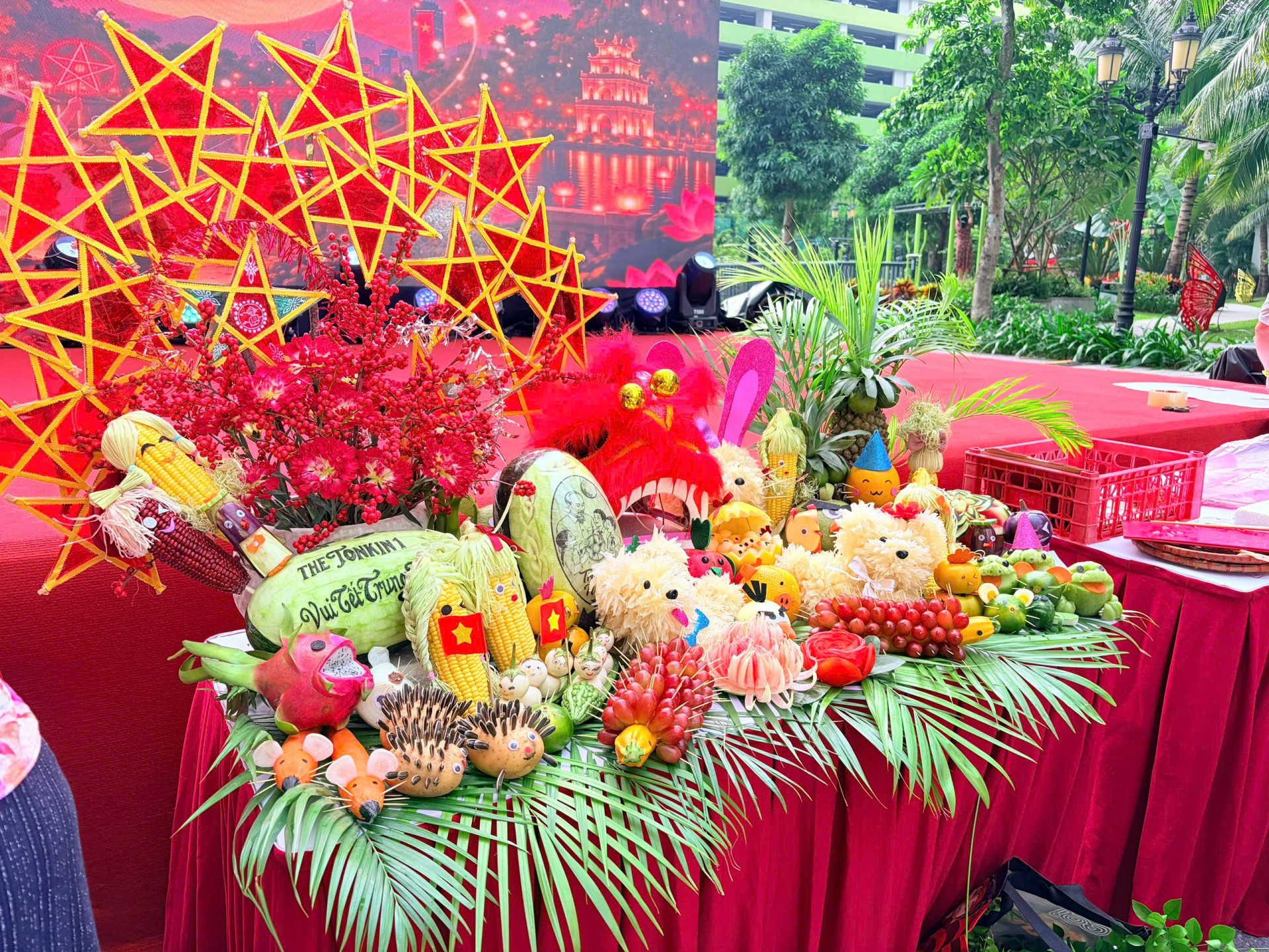 Rộn ràng Đêm hội “Ánh trăng hòa bình” tại Tổ dân phố 14, phường Tây Mỗ Rộn ràng Đêm hội “Ánh trăng hòa bình” tại Tổ dân phố 14, phường Tây Mỗ