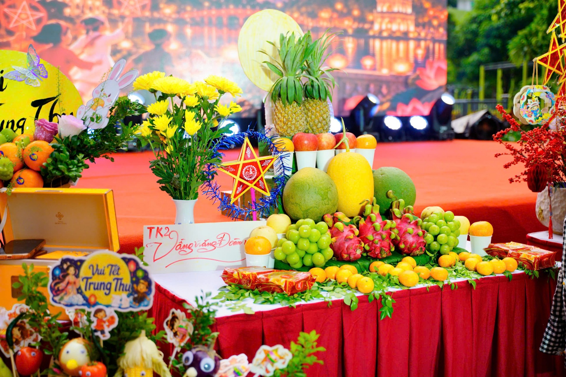 Rộn ràng Đêm hội “Ánh trăng hòa bình” tại Tổ dân phố 14, phường Tây Mỗ Rộn ràng Đêm hội “Ánh trăng hòa bình” tại Tổ dân phố 14, phường Tây Mỗ
