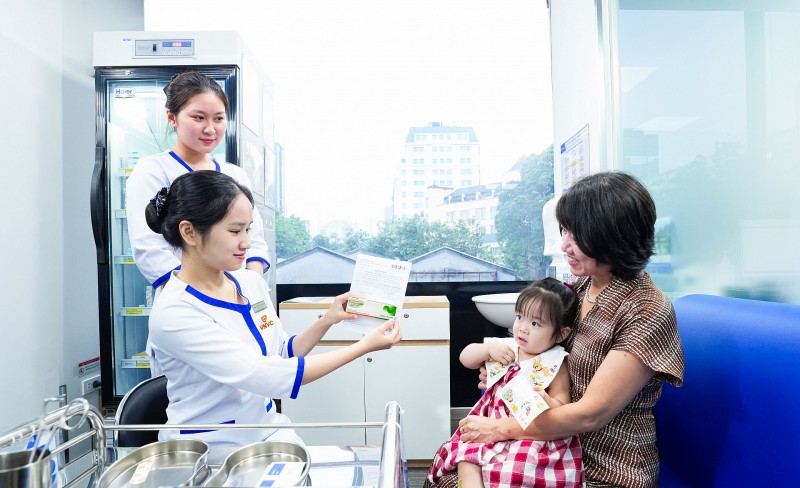 Từ hôm nay, trẻ em Việt Nam đã có thể phòng tay chân miệng bằng vắc xin, tiêm ngay tại VNVC Từ hôm nay, trẻ em Việt Nam đã có thể phòng tay chân miệng bằng vắc xin, tiêm ngay tại VNVC