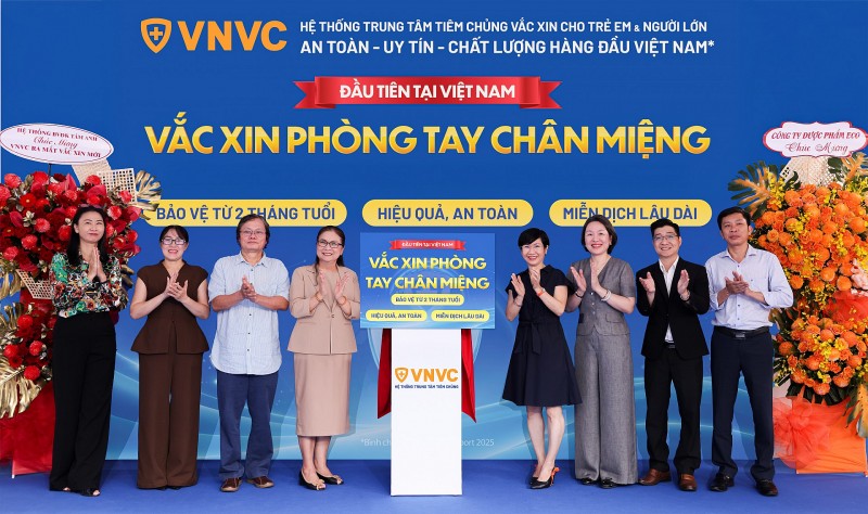 Từ hôm nay, trẻ em Việt Nam đã có thể phòng tay chân miệng bằng vắc xin, tiêm ngay tại VNVC Từ hôm nay, trẻ em Việt Nam đã có thể phòng tay chân miệng bằng vắc xin, tiêm ngay tại VNVC