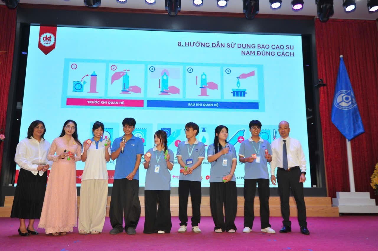 Trang bị kiến thức sức khỏe sinh sản cho giới trẻ: Khi Trang bị kiến thức sức khỏe sinh sản cho giới trẻ: Khi