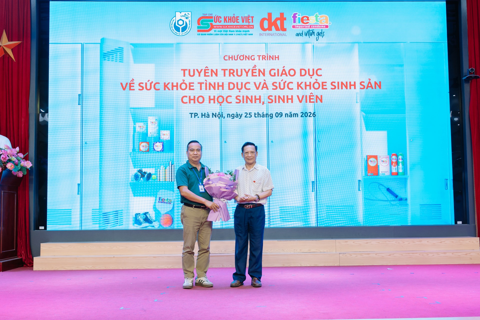 Trang bị kiến thức sức khỏe sinh sản cho giới trẻ: Khi 