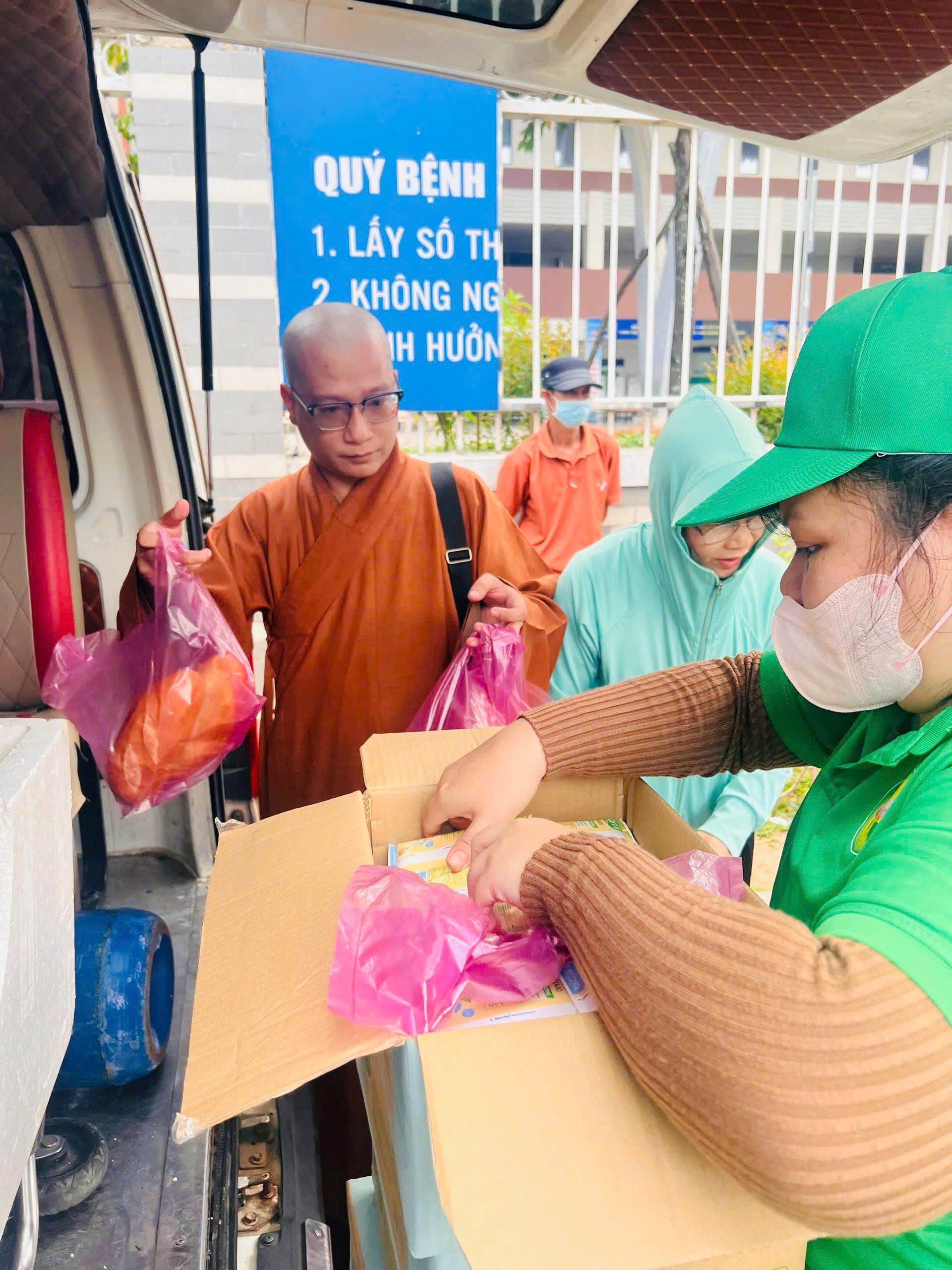 Trao yêu thương đến các bệnh nhi và bệnh nhân ung thư tại Bệnh viện Ung Bướu cơ sở 2