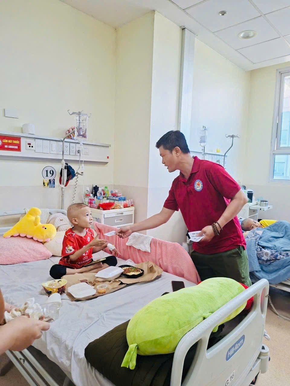 Trao yêu thương đến các bệnh nhi và bệnh nhân ung thư tại Bệnh viện Ung Bướu cơ sở 2
