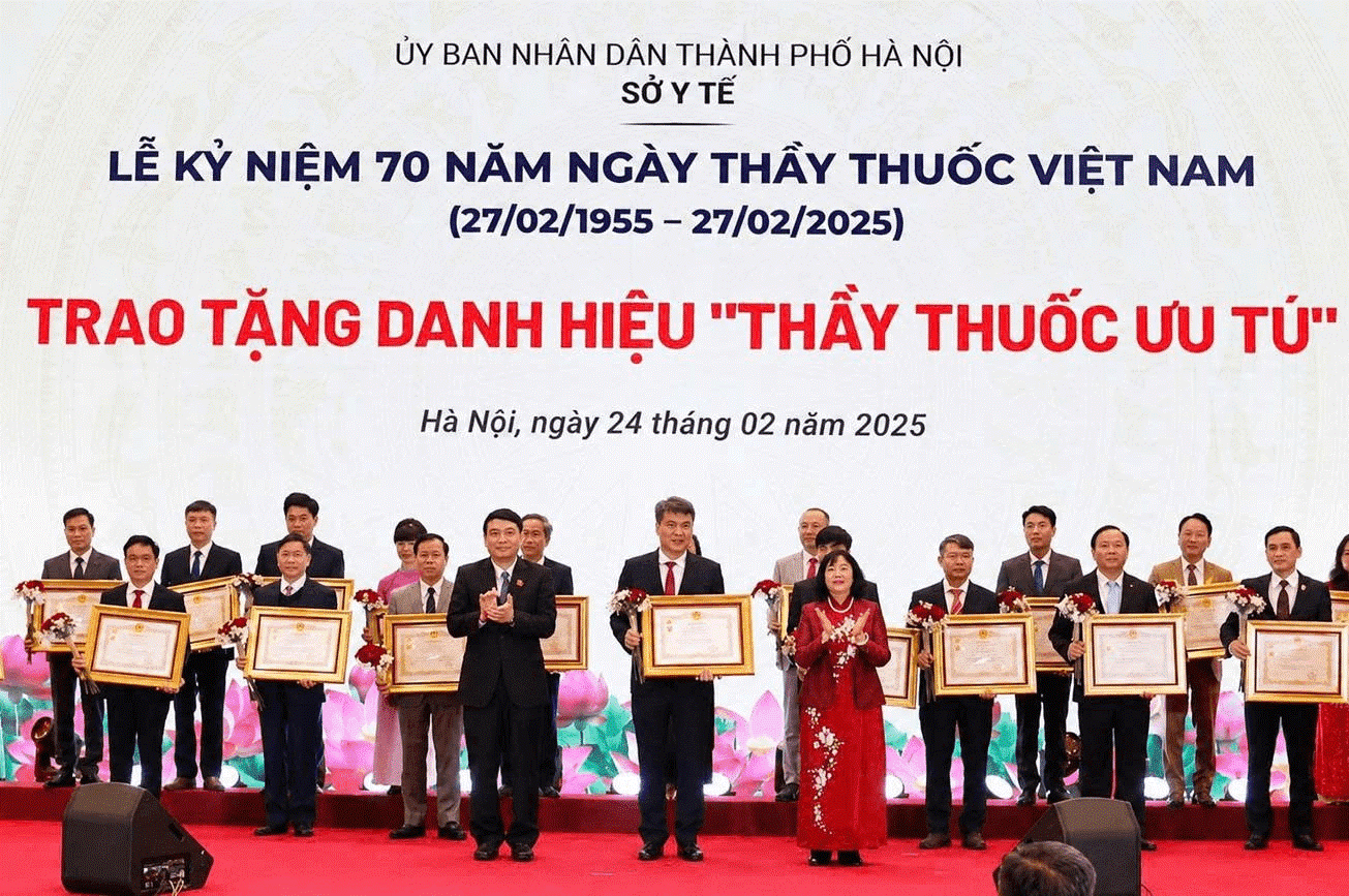 Thầy thuốc ưu tú TS.BS Nguyễn Khuyến: tấm gương sáng ngời về y đức, tận tụy cống hiến thầm lặng hết lòng vì người bệnh. Thầy thuốc ưu tú TS.BS Nguyễn Khuyến: tấm gương sáng ngời về y đức, tận tụy cống hiến thầm lặng hết lòng vì người bệnh.