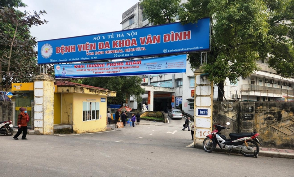 Thầy thuốc ưu tú TS.BS Nguyễn Khuyến: tấm gương sáng ngời về y đức, tận tụy cống hiến thầm lặng hết lòng vì người bệnh.