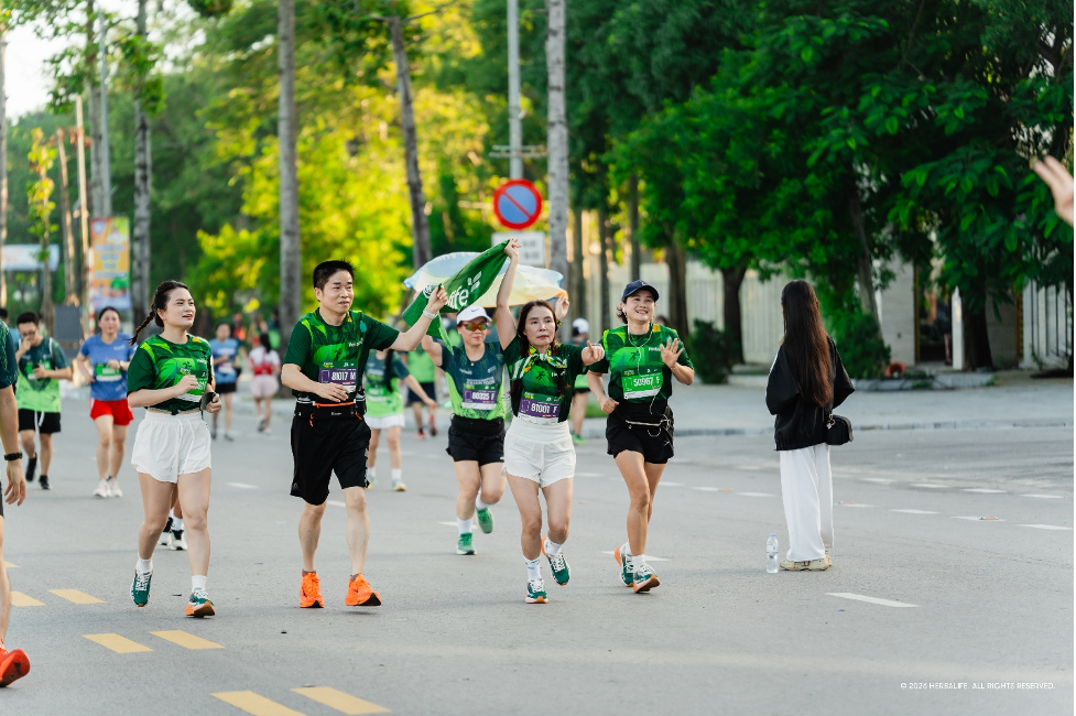 Hơn 7.000 vận động viên tham gia giải chạy thúc đẩy phong trào sức khỏe tại Nghệ An Hơn 7.000 vận động viên tham gia giải chạy thúc đẩy phong trào sức khỏe tại Nghệ An