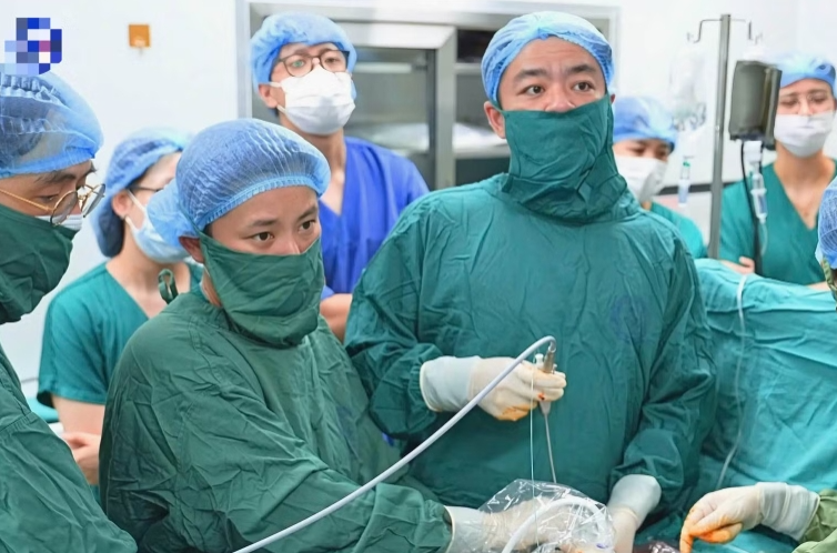 Lần đầu tiên tại Việt Nam can thiệp FETO cứu thai nhi mắc thoát vị hoành Lần đầu tiên tại Việt Nam can thiệp FETO cứu thai nhi mắc thoát vị hoành