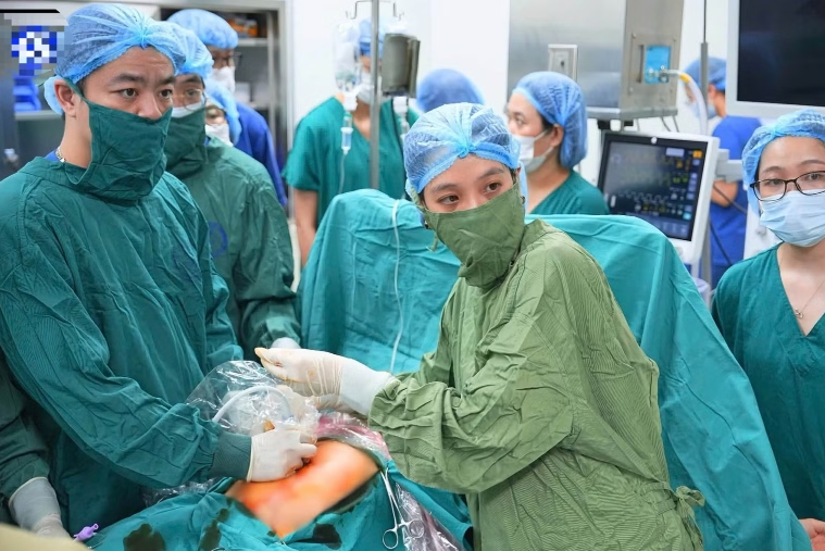 Lần đầu tiên tại Việt Nam can thiệp FETO cứu thai nhi mắc thoát vị hoành Lần đầu tiên tại Việt Nam can thiệp FETO cứu thai nhi mắc thoát vị hoành