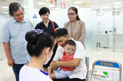 Gần 25.000 trẻ tiêm vaccine EV71 phòng tay chân miệng trong 5 ngày đầu