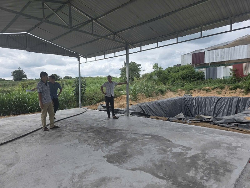 Ea Knốp (Đắk Lắk): Lãnh đạo xã trực tiếp xuống hiện trường kiểm tra giữa thời tiết nắng nóng