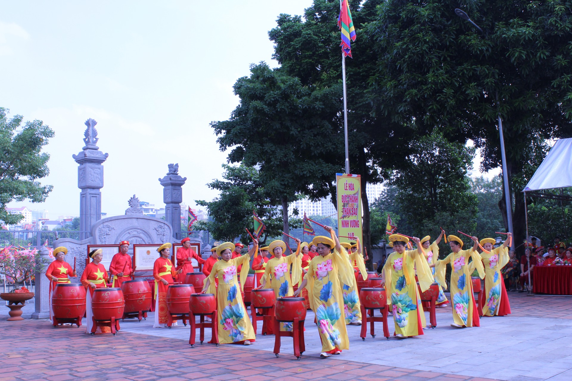 Về Linh Đàm nghe chuyện Thủy thần cứu dân và trọn vẹn niềm vui Trung thu cho trẻ nhỏ Về Linh Đàm nghe chuyện Thủy thần cứu dân và trọn vẹn niềm vui Trung thu cho trẻ nhỏ