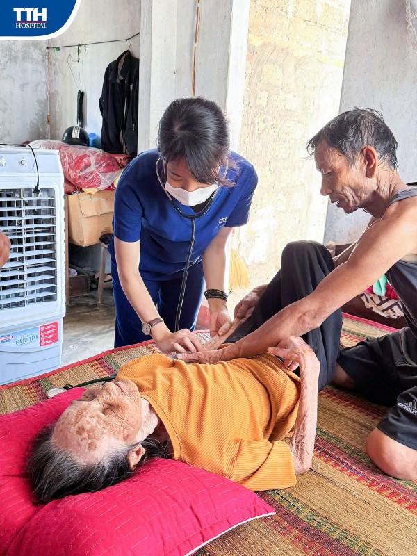 Bệnh viện TTH Quảng Bình đưa dịch vụ khám sức khỏe đến trường học và cộng đồng Bệnh viện TTH Quảng Bình đưa dịch vụ khám sức khỏe đến trường học và cộng đồng
