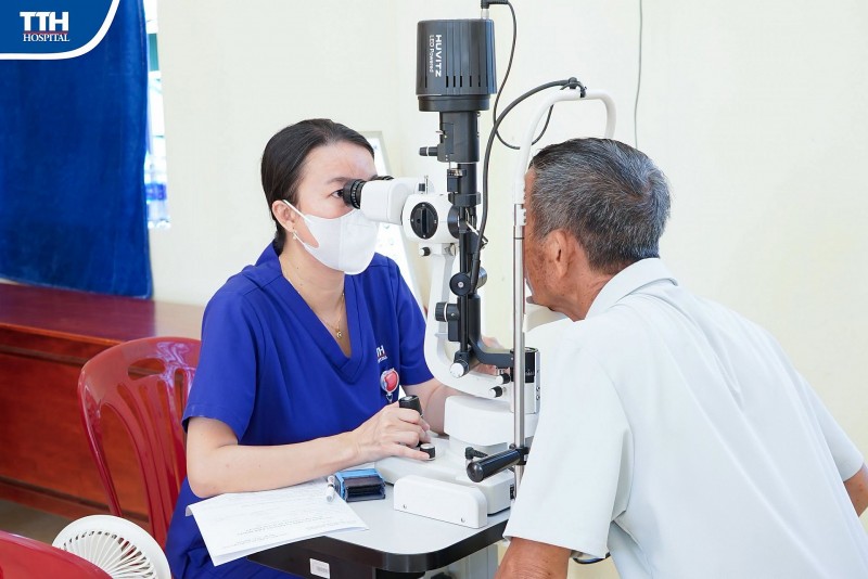 Bệnh viện TTH Quảng Bình đưa dịch vụ khám sức khỏe đến trường học và cộng đồng Bệnh viện TTH Quảng Bình đưa dịch vụ khám sức khỏe đến trường học và cộng đồng