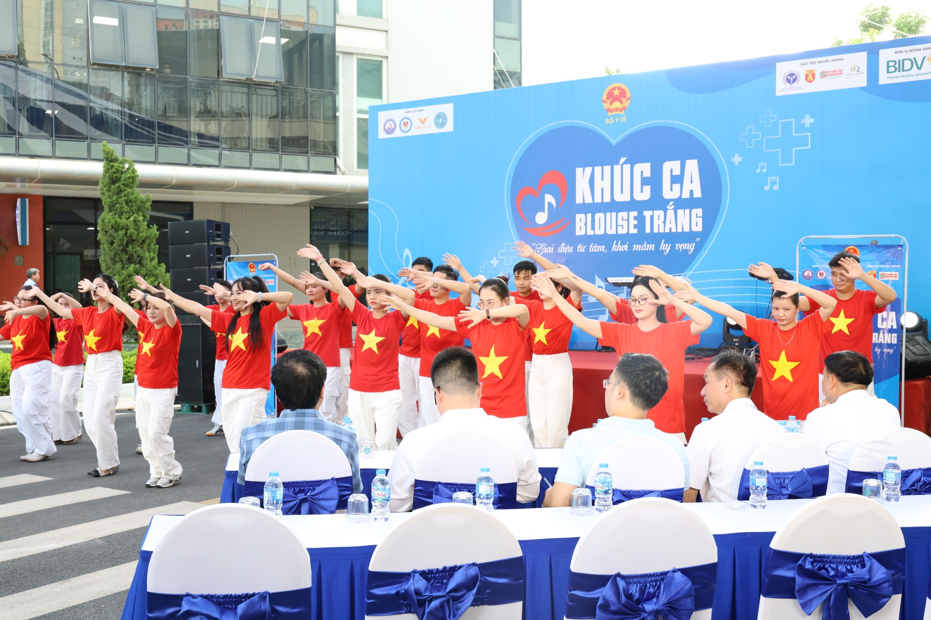 “Khúc ca Blouse trắng” – Một chiều đặc biệt tại Bệnh viện Đa khoa Hà Đông “Khúc ca Blouse trắng” – Một chiều đặc biệt tại Bệnh viện Đa khoa Hà Đông