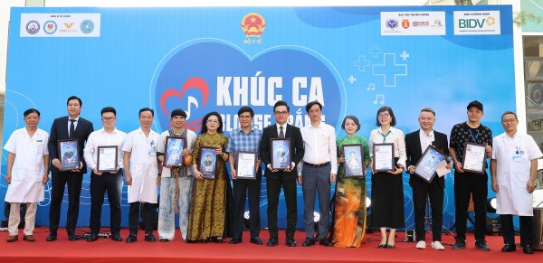 “Khúc ca Blouse trắng” – Một chiều đặc biệt tại Bệnh viện Đa khoa Hà Đông