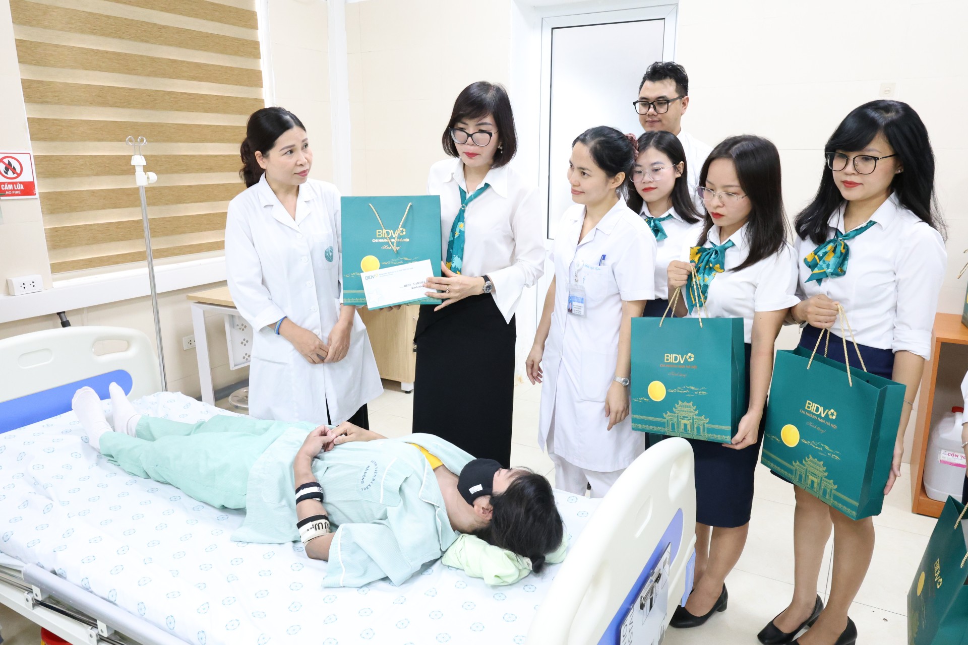 “Khúc ca Blouse trắng” – Một chiều đặc biệt tại Bệnh viện Đa khoa Hà Đông “Khúc ca Blouse trắng” – Một chiều đặc biệt tại Bệnh viện Đa khoa Hà Đông