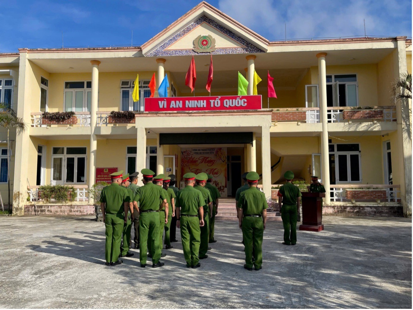 Bám dân, bám địa bàn – giữ bình yên cuộc sống Bám dân, bám địa bàn – giữ bình yên cuộc sống