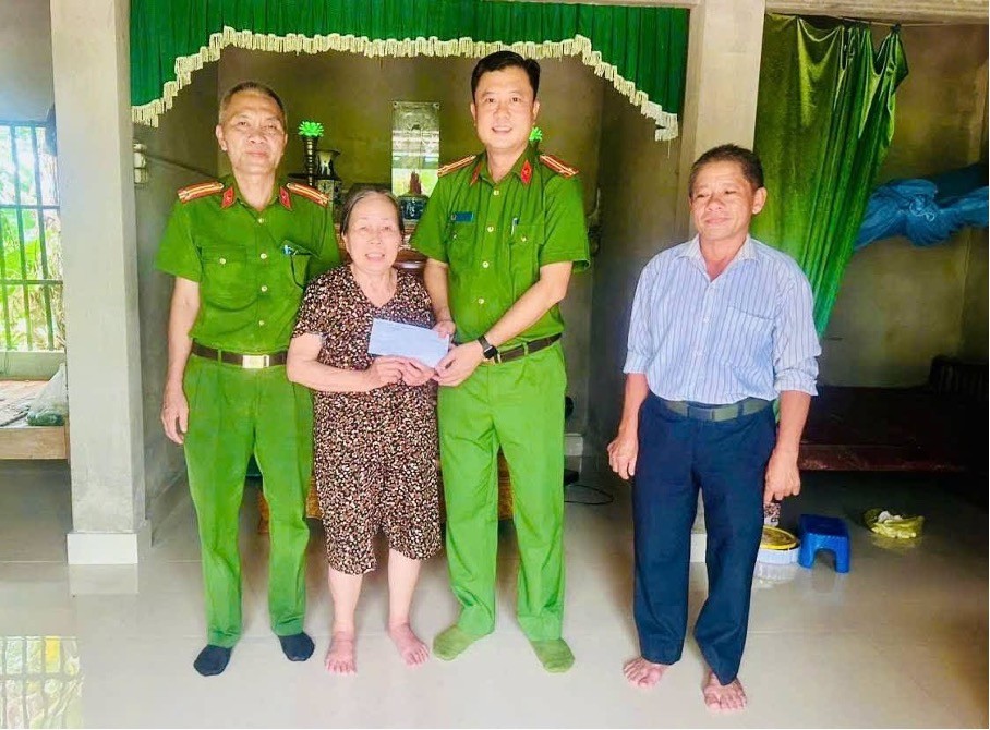 Công an Xã Đan Điền, Thành Phố Huế gần dân, sát cơ sở, vì bình yên cuộc sống của Nhân dân Công an Xã Đan Điền, Thành Phố Huế gần dân, sát cơ sở, vì bình yên cuộc sống của Nhân dân