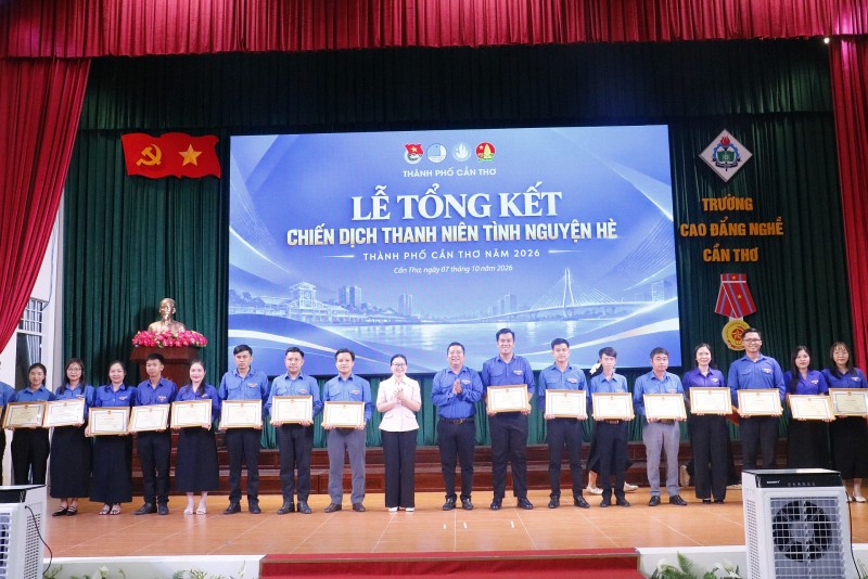 Khát vọng Tây Đô từ sức trẻ hôm nay Khát vọng Tây Đô từ sức trẻ hôm nay