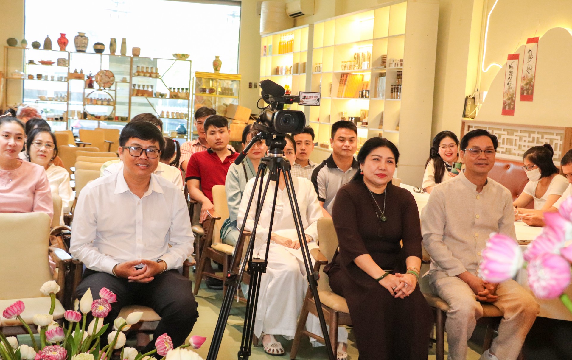 Lan tỏa tinh thần từ bi và chăm sóc sức khỏe cộng đồng qua chương trình “Hoa Tuệ Tâm giữa đời thường” Lan tỏa tinh thần từ bi và chăm sóc sức khỏe cộng đồng qua chương trình “Hoa Tuệ Tâm giữa đời thường”
