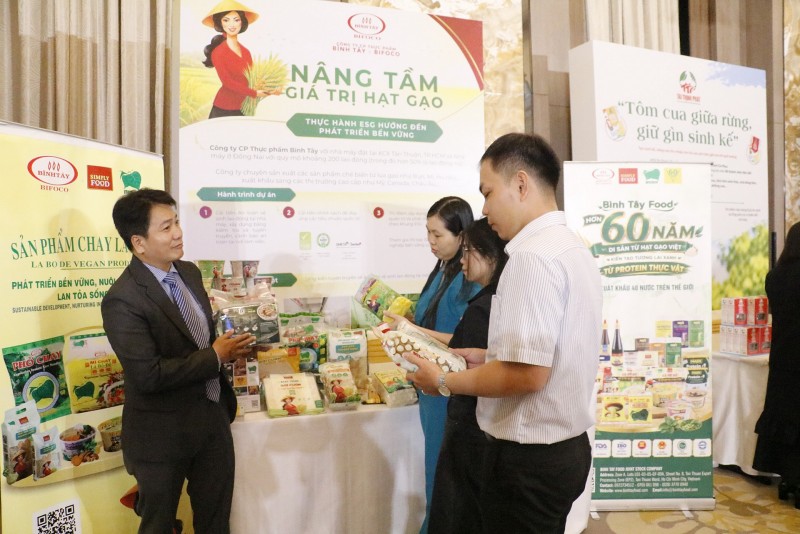 Bảo vệ sức khoẻ, an toàn và đem lại hạnh phúc cho người lao động Bảo vệ sức khoẻ, an toàn và đem lại hạnh phúc cho người lao động
