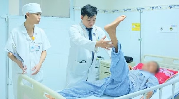 Bắt vít qua da kết hợp hàn xương điều trị bệnh lý cột sống