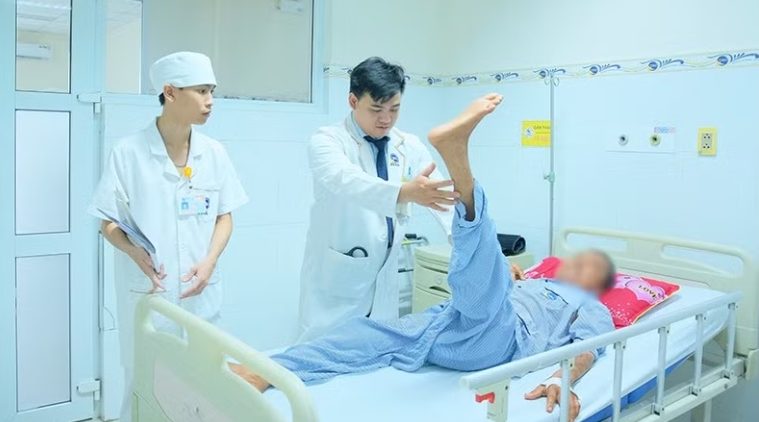 Bắt vít qua da kết hợp hàn xương điều trị bệnh lý cột sống Bắt vít qua da kết hợp hàn xương điều trị bệnh lý cột sống