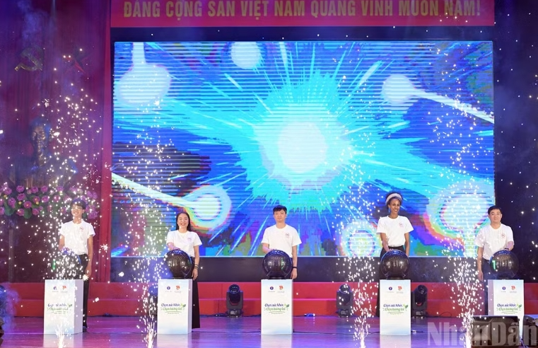 Gần 19 nghìn người Việt Nam tử vong do hít khói thuốc thụ động mỗi năm Gần 19 nghìn người Việt Nam tử vong do hít khói thuốc thụ động mỗi năm