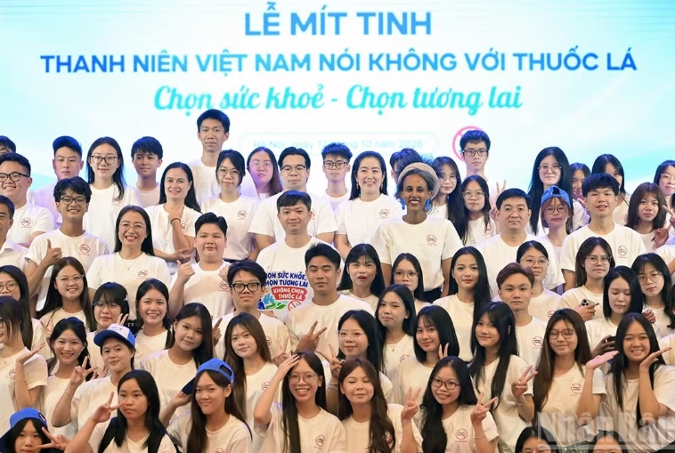 Gần 19 nghìn người Việt Nam tử vong do hít khói thuốc thụ động mỗi năm Gần 19 nghìn người Việt Nam tử vong do hít khói thuốc thụ động mỗi năm