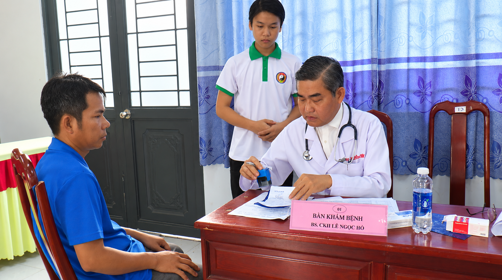 Hội Đông y TP.HCM khám chữa bệnh, cấp phát thuốc miễn phí và tặng quà tại xã Thạnh Quới Hội Đông y TP.HCM khám chữa bệnh, cấp phát thuốc miễn phí và tặng quà tại xã Thạnh Quới