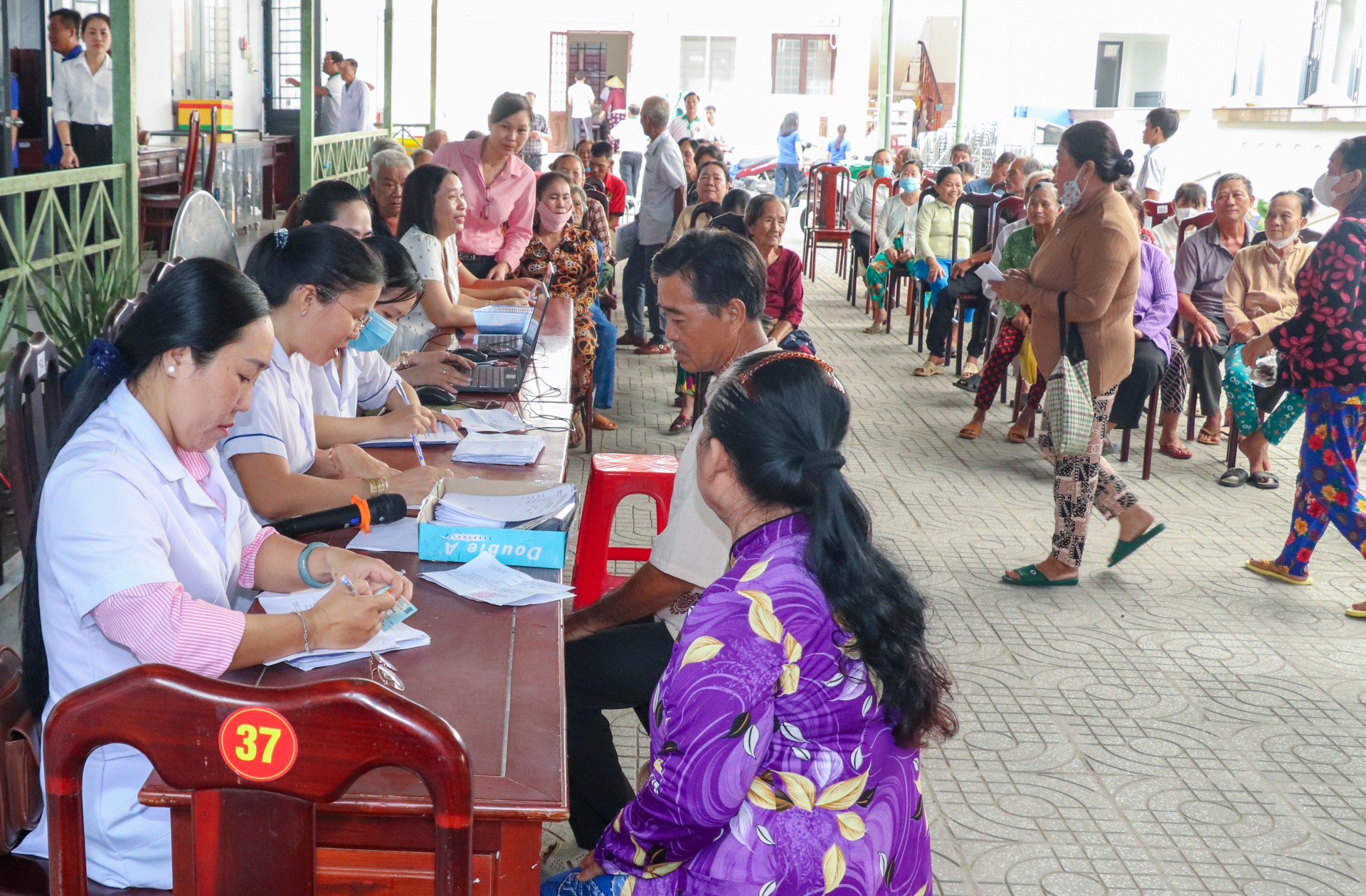 Hội Đông y TP.HCM khám chữa bệnh, cấp phát thuốc miễn phí và tặng quà tại xã Thạnh Quới Hội Đông y TP.HCM khám chữa bệnh, cấp phát thuốc miễn phí và tặng quà tại xã Thạnh Quới